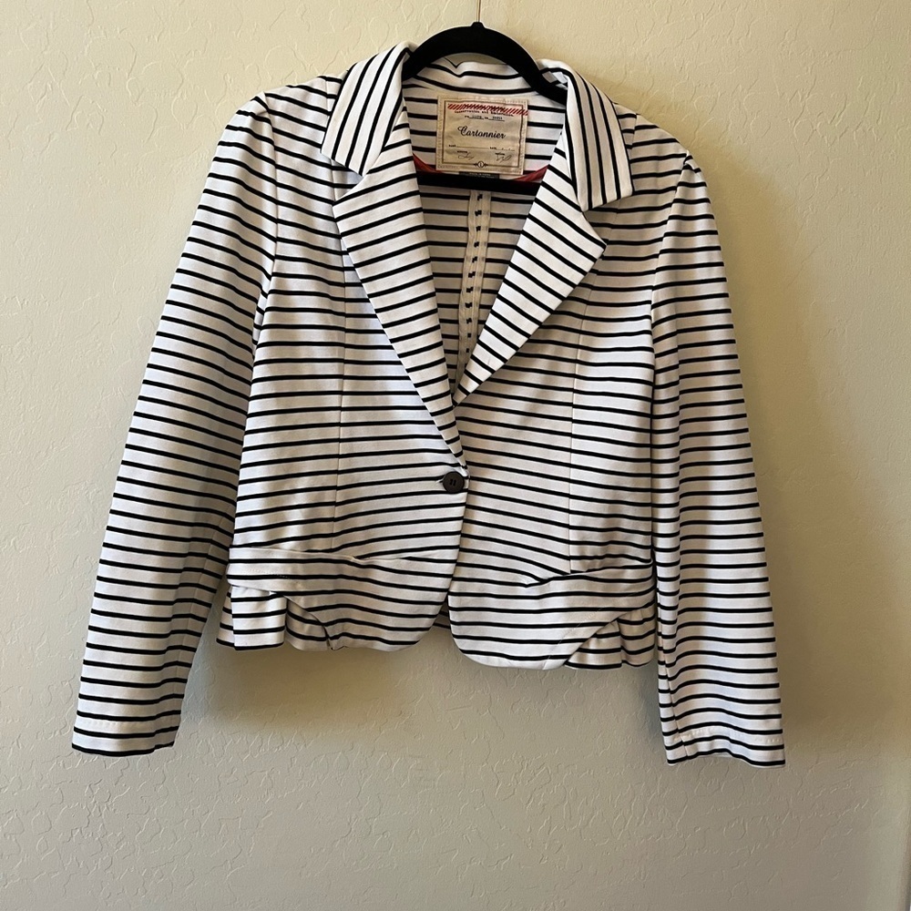 Cartonnier | Anthropologie striped slightly cropped cream - white blazer - Picture 6 of 6